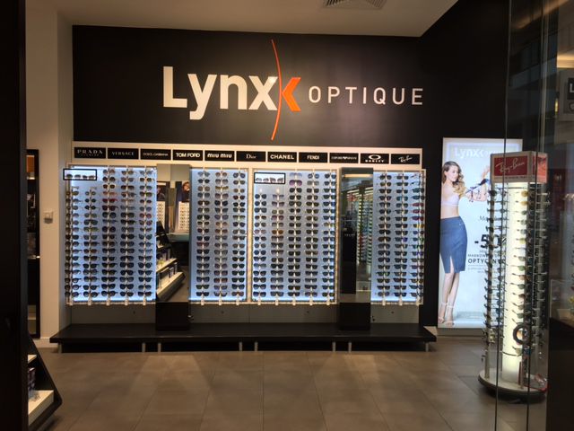 Zdjęcie przedstawia kolekcję okularów z salonu Lynx Optique Bonarka.